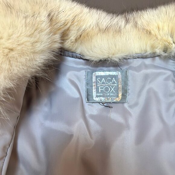 Vintage Saga Fox Fur Jacket with 100% Bemberg Liner. Approximate size M or 8. - Picture 6 of 8